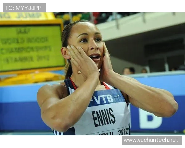 足球明星捂脸庆祝瞬间展现喜悦与激动的完美结合