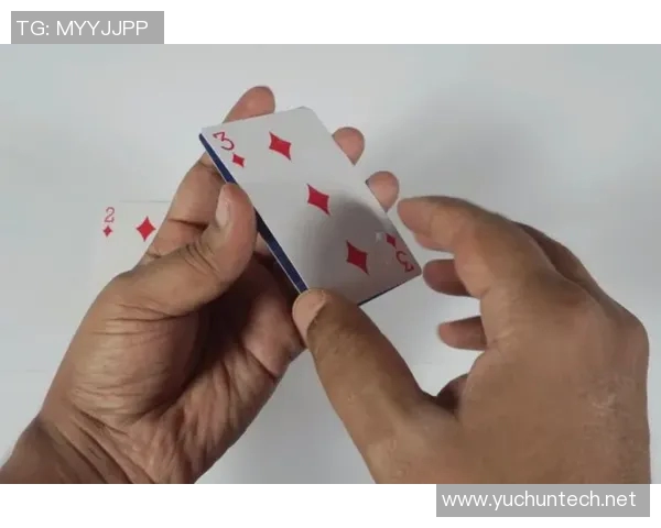 足球明星扑克牌魔术揭秘让你在聚会上成为焦点的绝妙技巧与表演 足球明星扑克牌魔术揭秘让你在聚会上成为焦点的绝妙技巧与表演